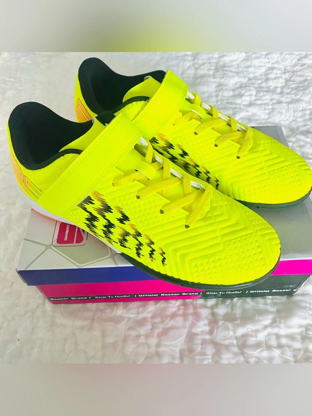 ⚽️BOYS Indoor VELCRO Soccer Cleats SZ 5